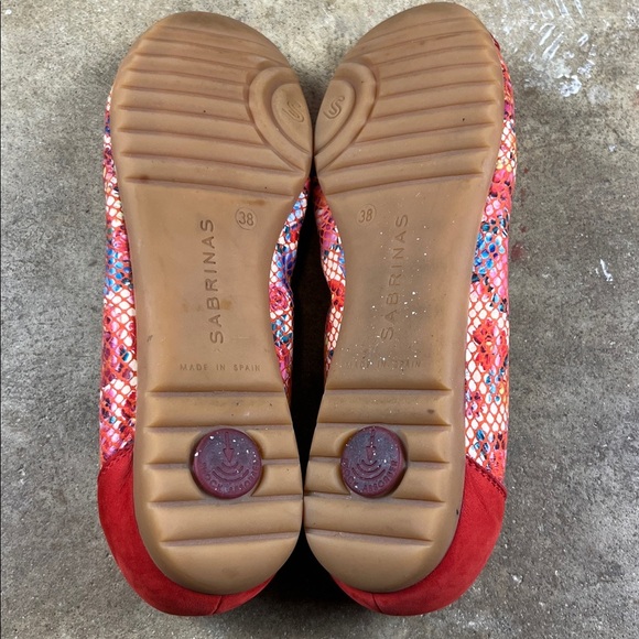 Sabrinas Red and Multicolor Floral Ballet Flats
Size: 38 (7.5-8) - Picture 5 of 7